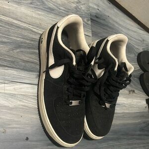 Air Force One black and white Nikes preowned but only worn three times❤️